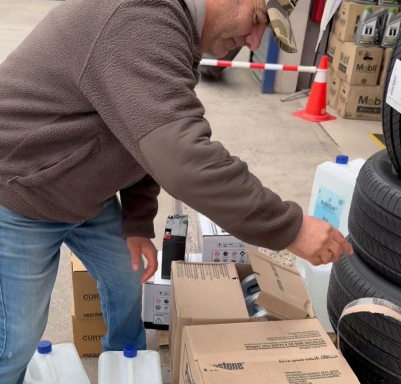 Bidones de refrigerante en el local
